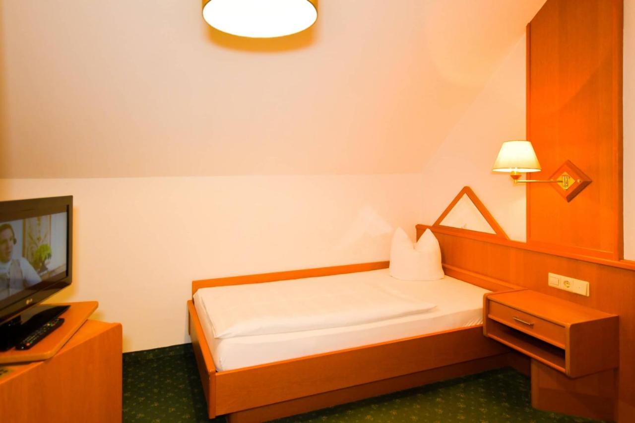 Hotel Jerolitsch Krumpendorf ภายนอก รูปภาพ