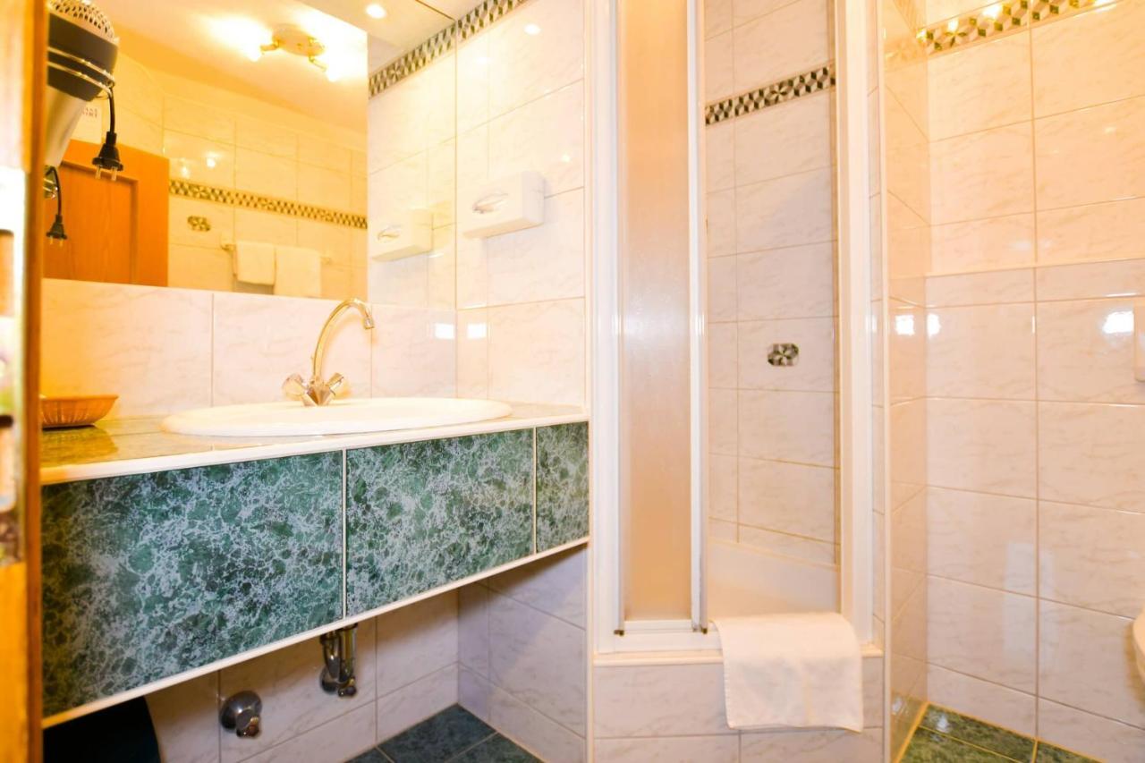 Hotel Jerolitsch Krumpendorf ภายนอก รูปภาพ