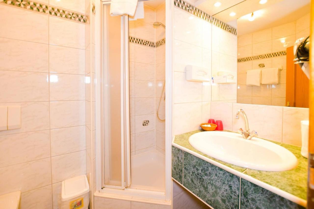 Hotel Jerolitsch Krumpendorf ภายนอก รูปภาพ
