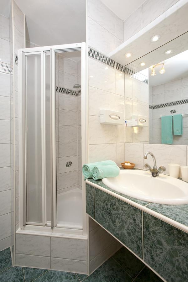Hotel Jerolitsch Krumpendorf ภายนอก รูปภาพ